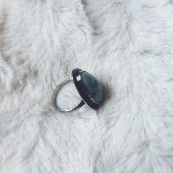 Light blue stone and silver ring - Picture 4 of 4